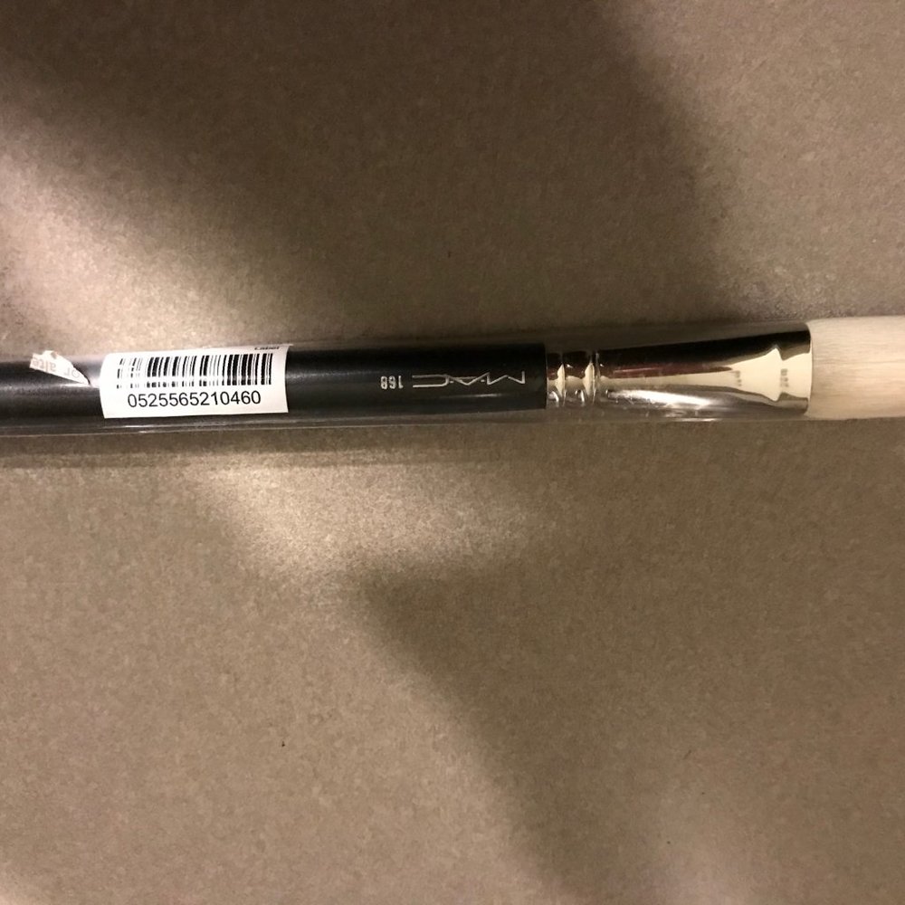 MAC Cosmetics Makeup Brushes - Picture 6 of 9